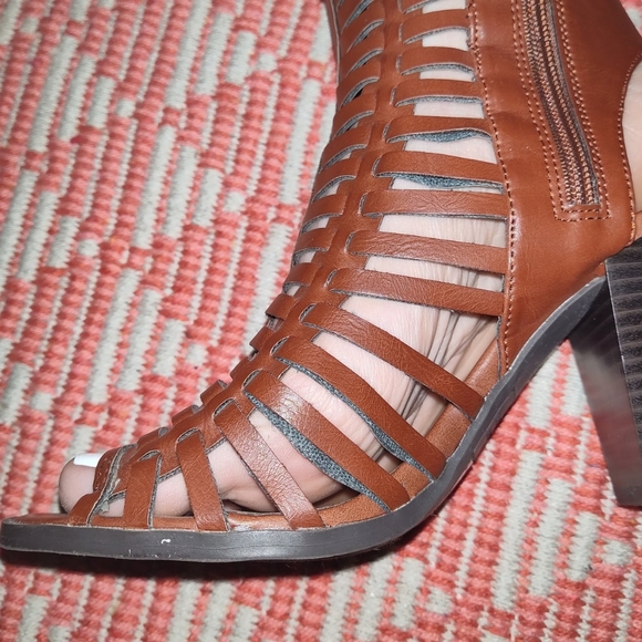 Forever 21 gladiator sandals/ heels - Picture 2 of 4